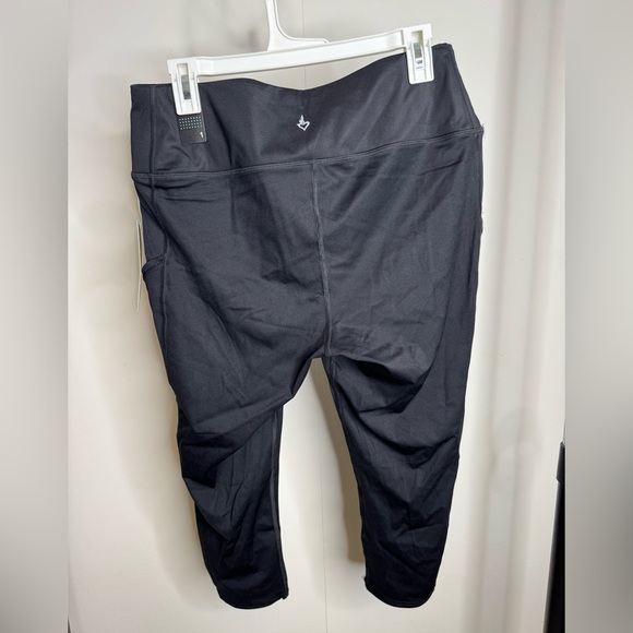 NWT TORRID Size 1 Black Capri with pockets - Picture 2 of 5